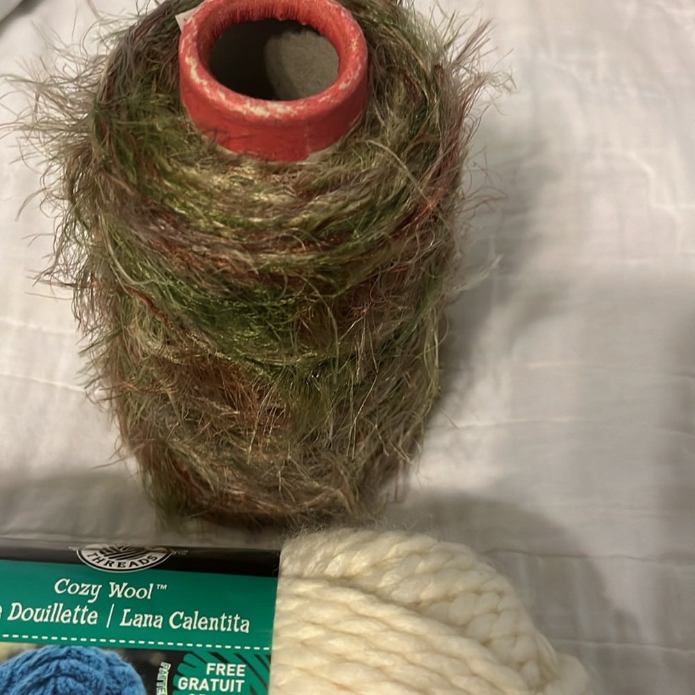 UPDATED: Yarn bundle - assorted - Picture 5 of 6